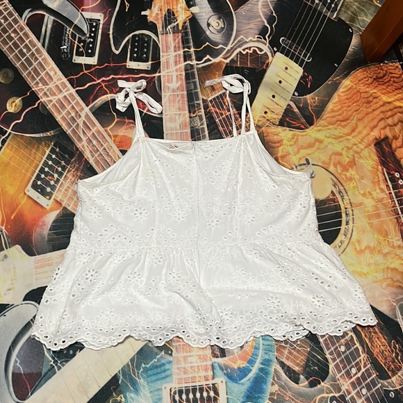 A 3X, white tie up spaghetti straps with flower print shirt/ blouse. - Picture 2 of 2